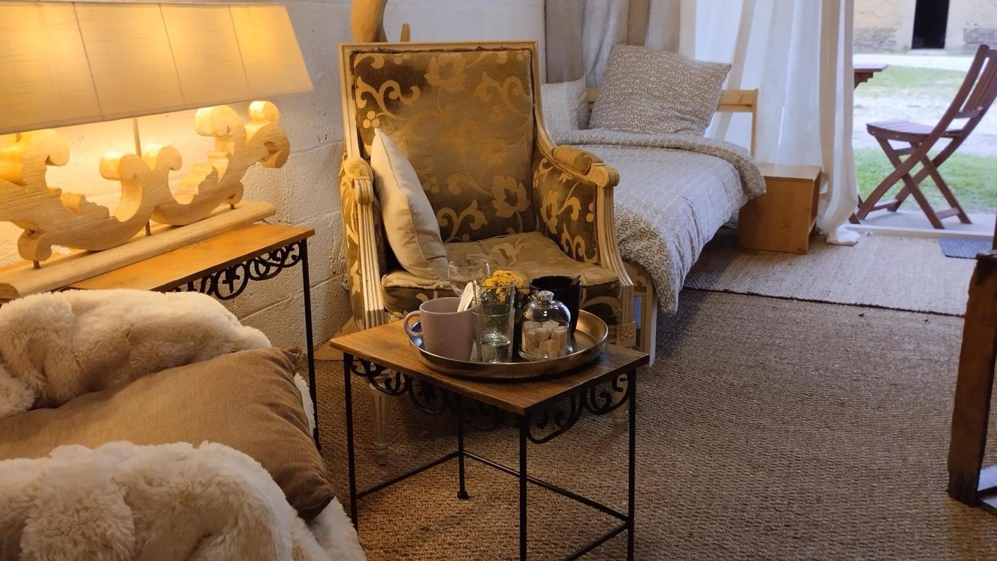 Le Laboratoire Shabby Chic De La Parfumerie Du Manoir Chavagne Exterior foto